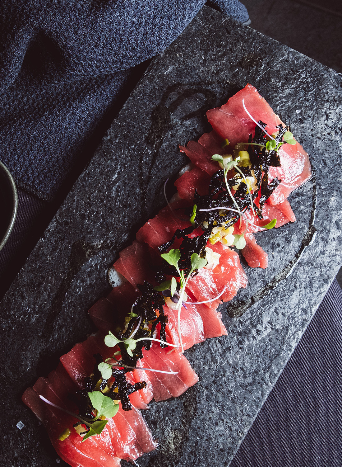 Carpaccio de Atún Rojo con Huevos de Codorniz
